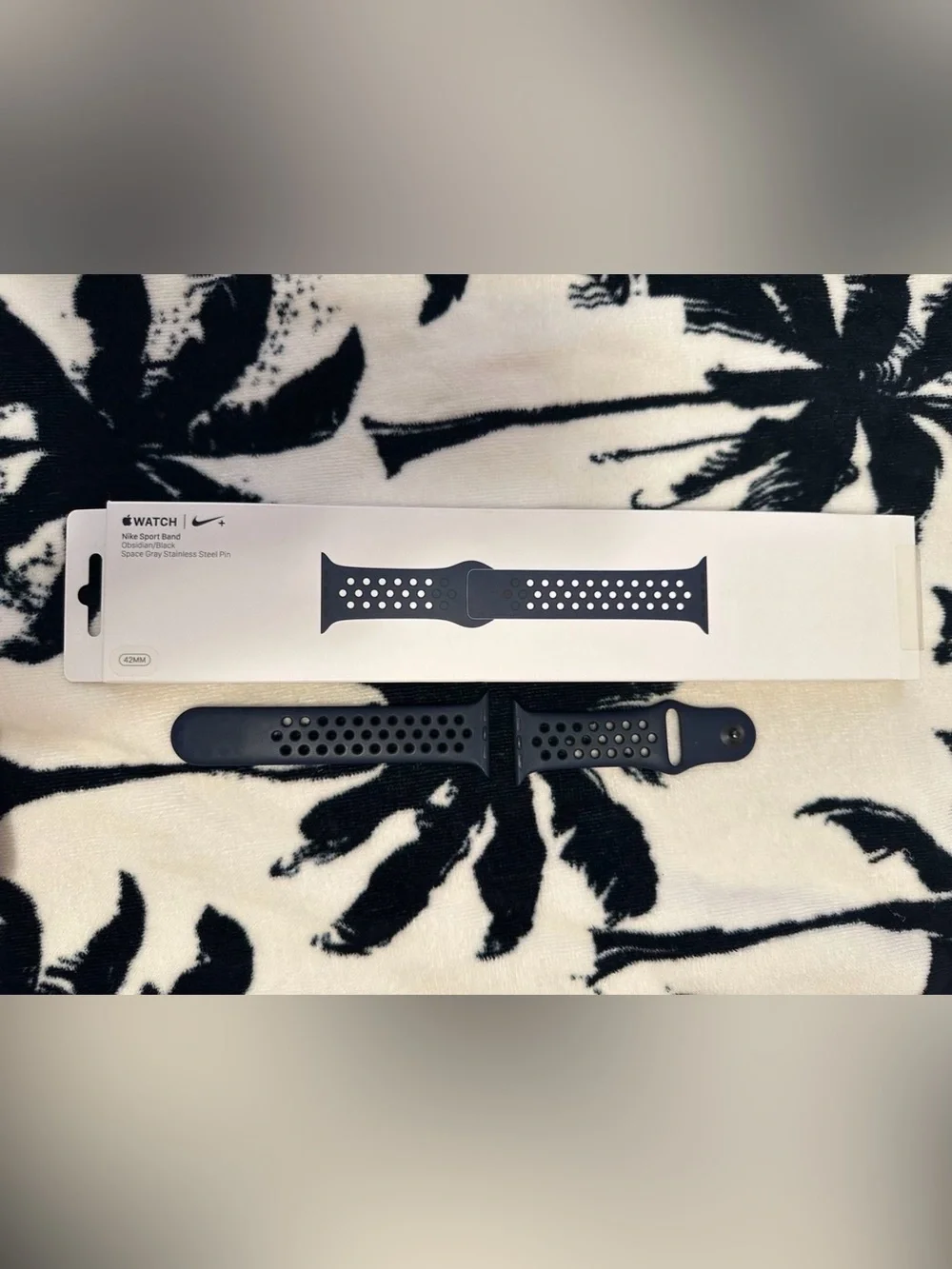 Apple + Nike Obsidian/Black Watch Bands Navy/Black, 42MM S/M & M/L